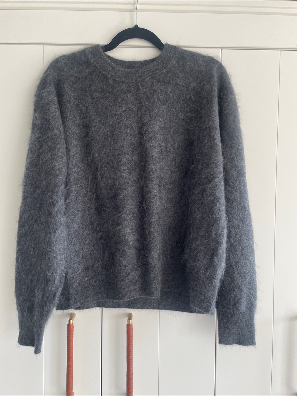 Aritzia Charcoal Fuzzy Crew Sweater 100% cashmere size m